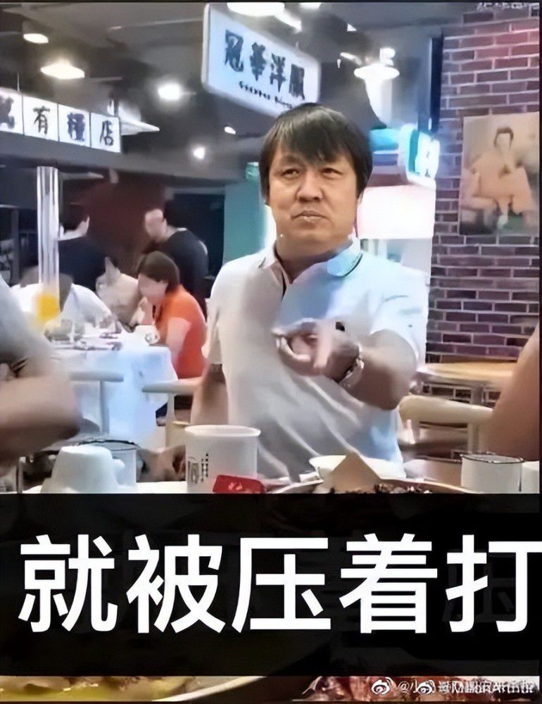 球员在更衣室里很沮丧，他们和我一样失望，因为我们踢了一场精彩的比赛，球队的表现足以赢球。